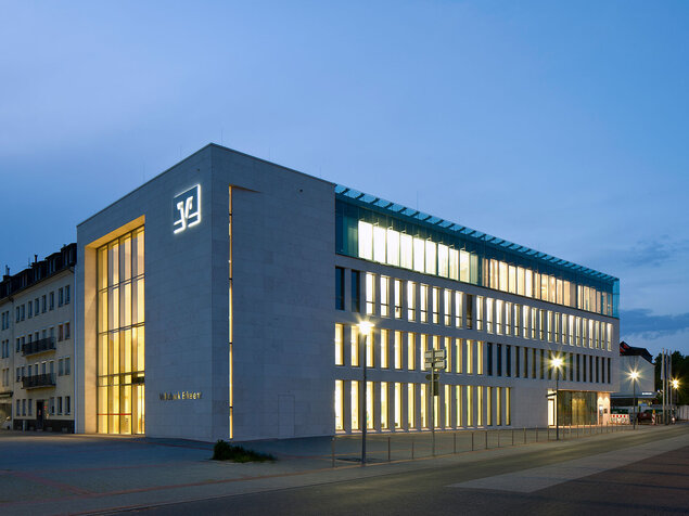 Fassadenbau für Volksbank Erkelenz– von Metallbau Jansen