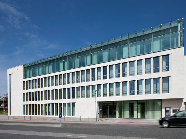 Fassadenbau für die Volksbank in Erkelenz– von Metallbau Jansen