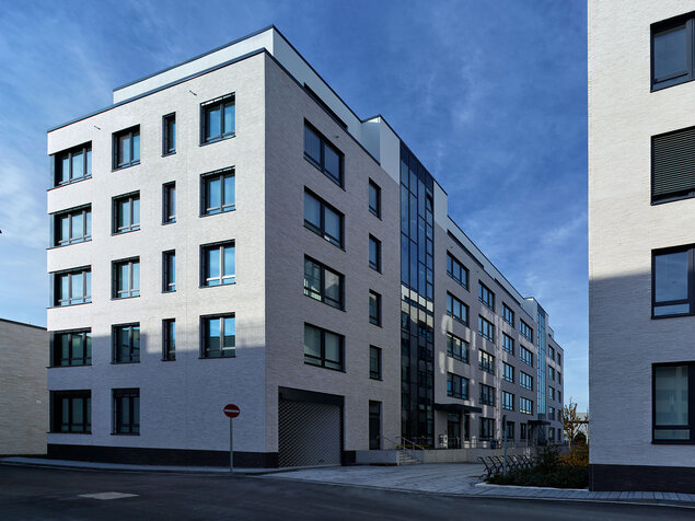 Referenz von Janssen Metallbau– B4 Campus Köln
